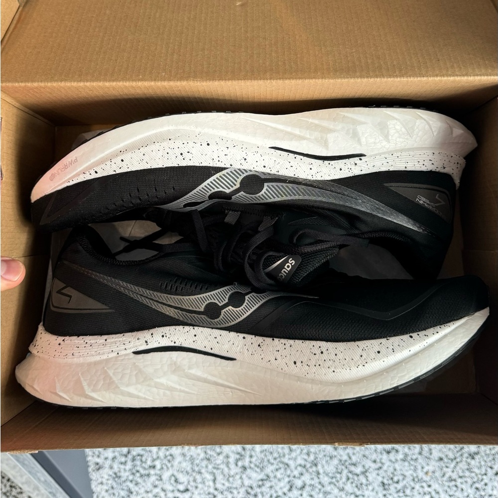 NWOT Saucony Endorphin Speed 4